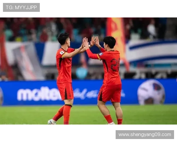 中国足球队迎战亚洲强敌，备战世界杯预选赛全力以赴誓争入场资格