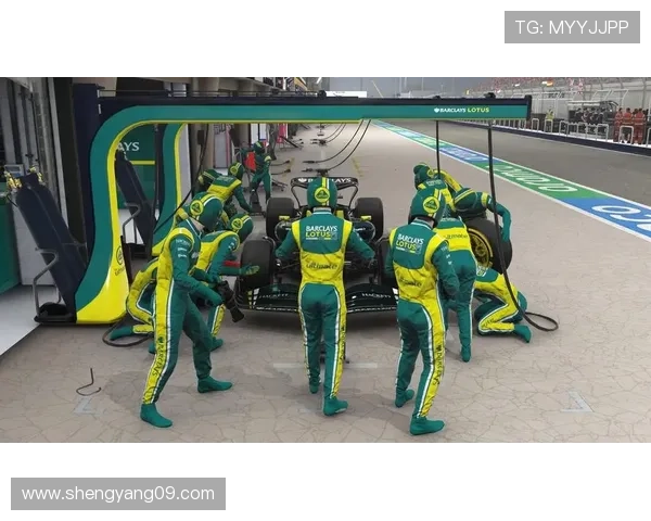 F1新赛季精彩回顾：车队变化与赛道挑战激烈上演