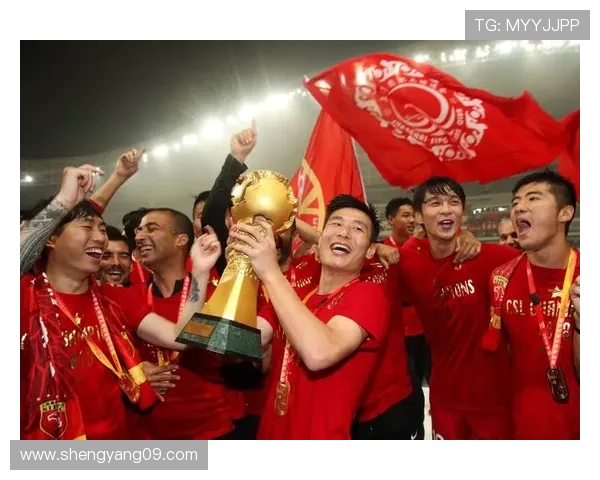 中国足球联赛新赛季揭幕战精彩纷呈 球迷热情高涨期待冠军争夺激烈上演