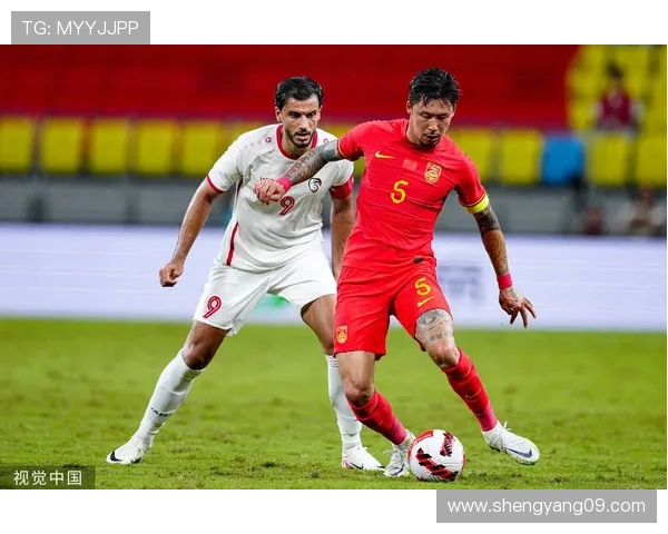 国家队新帅首秀告捷年轻球员爆发引发球迷热议备战世界杯前景被看好