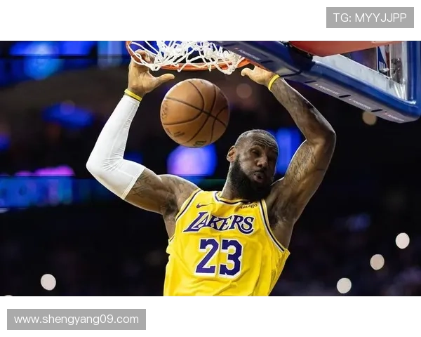 詹姆斯谈湖人新赛季目标:争夺总冠军并培养年轻球员成长 詹姆斯谈湖人新赛季目标:争夺总冠军并培养年轻球员成长